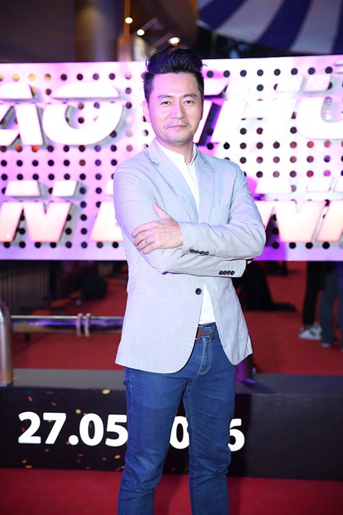 Pha Lê đỏ rực, đi xem phim cùng quot;người cũquot; của Oanh Yến - 12