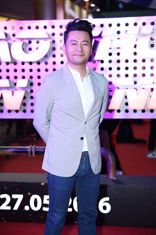 Pha Lê đỏ rực, đi xem phim cùng quot;người cũquot; của Oanh Yến - 11