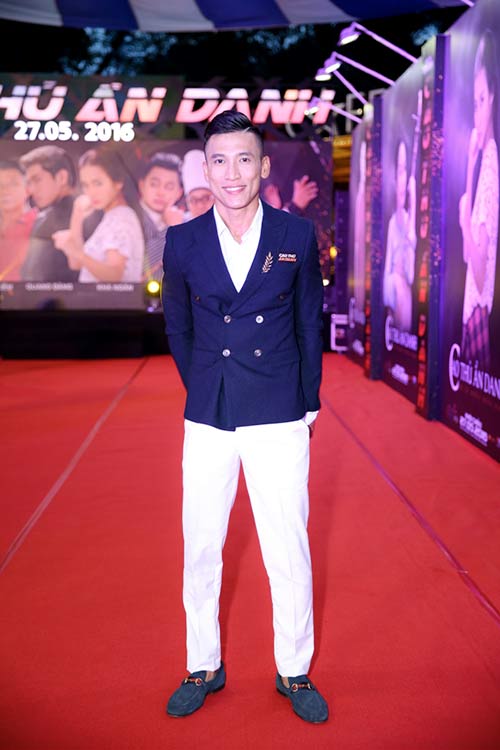 Pha Lê đỏ rực, đi xem phim cùng quot;người cũquot; của Oanh Yến - 7