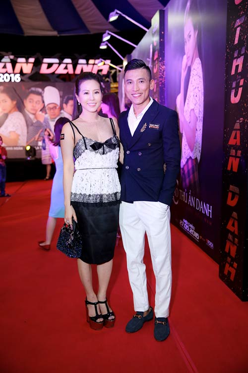 Pha Lê đỏ rực, đi xem phim cùng quot;người cũquot; của Oanh Yến - 9