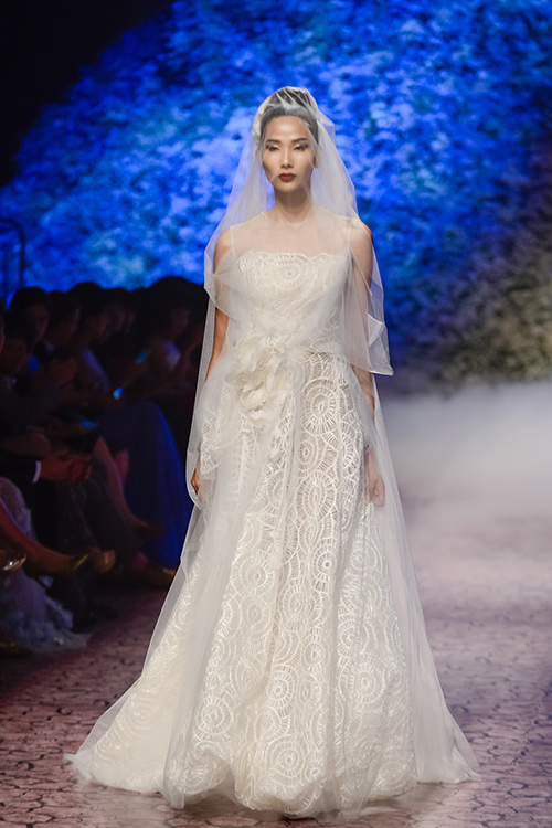 Phạm Hương, Kỳ Duyên đại chiến với váy xuyên thấu - 4