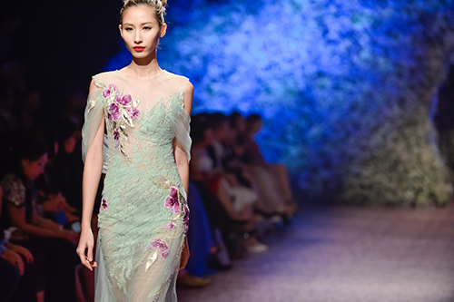 Phạm Hương, Kỳ Duyên đại chiến với váy xuyên thấu - 6