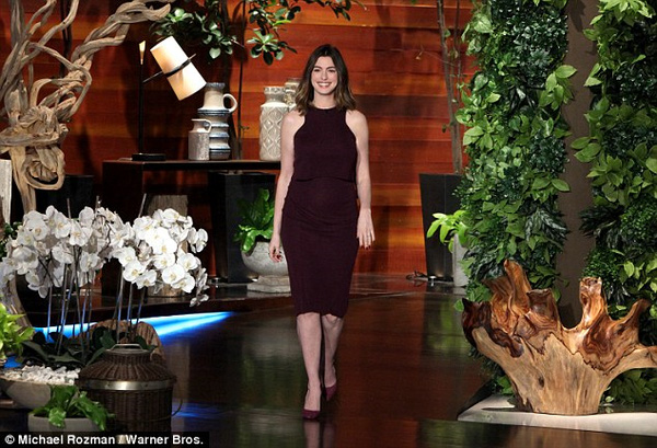 Showbiz 24/7: Báo quốc tế khen màn rap của Suboi trước Obama - 7