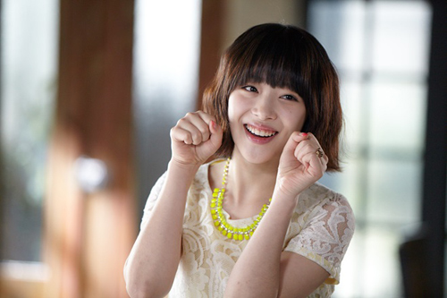 Tóc ngắn mái ngố giữ mãi nhan sắc tuổi đôi mươi - 3