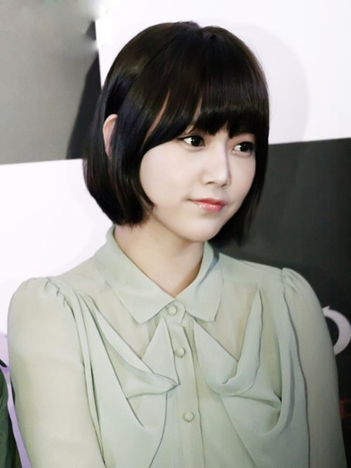 Tóc ngắn mái ngố giữ mãi nhan sắc tuổi đôi mươi - 4
