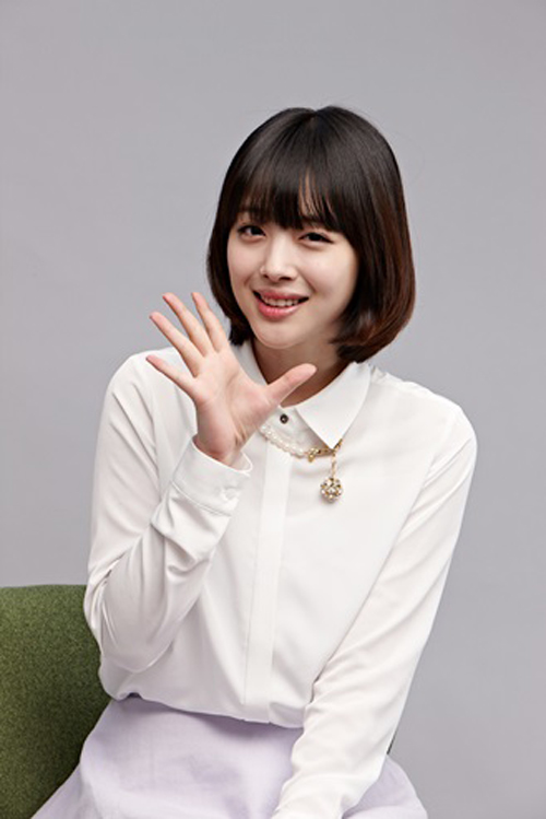 Tóc ngắn mái ngố giữ mãi nhan sắc tuổi đôi mươi - 8