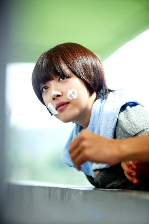 Tóc ngắn mái ngố giữ mãi nhan sắc tuổi đôi mươi - 11