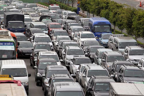 Con gái ngây dại bên thi thể mẹ dưới gầm xe bồn - 3