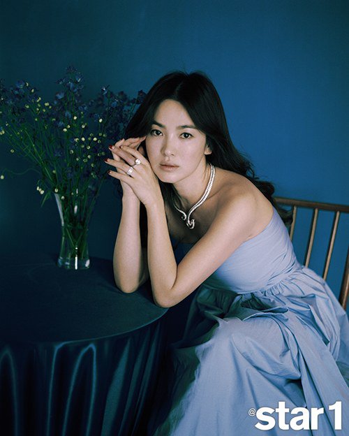 Song Hye Kyo bất ngờ khoe vai trần nuột nà - 5