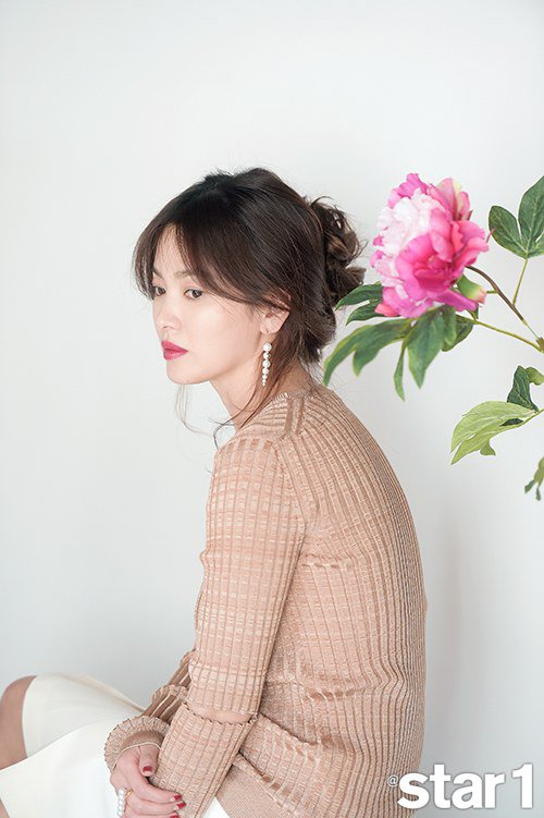 Song Hye Kyo bất ngờ khoe vai trần nuột nà - 2