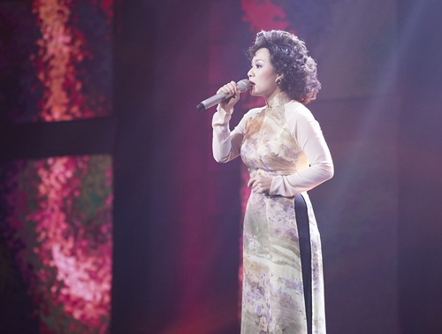 Trấn Thành quấn quýt ôm ấp, hôn tay Hari Won - 13