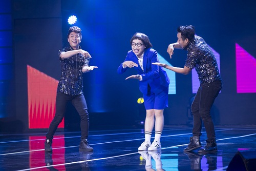 Trấn Thành quấn quýt ôm ấp, hôn tay Hari Won - 12