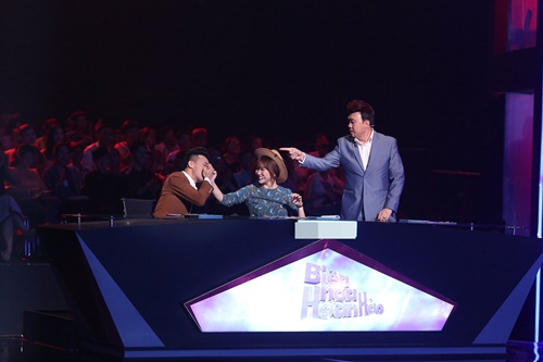 Trấn Thành quấn quýt ôm ấp, hôn tay Hari Won - 8