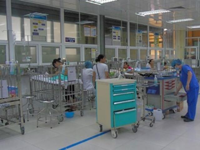 Con ốm, cậy nhà gần bệnh viện xông vào hành hung bác sĩ