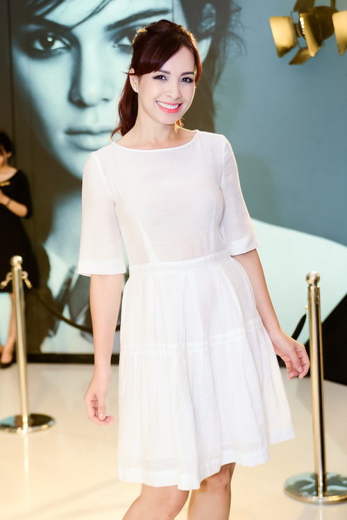 Chi Pu quot;chân ngắnquot; vẫn không quot;lu mờquot; cạnh Phạm Hương - 14