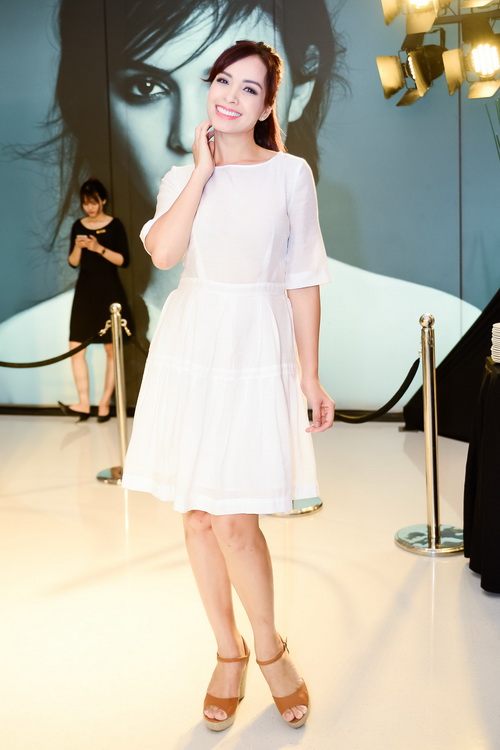 Chi Pu quot;chân ngắnquot; vẫn không quot;lu mờquot; cạnh Phạm Hương - 13