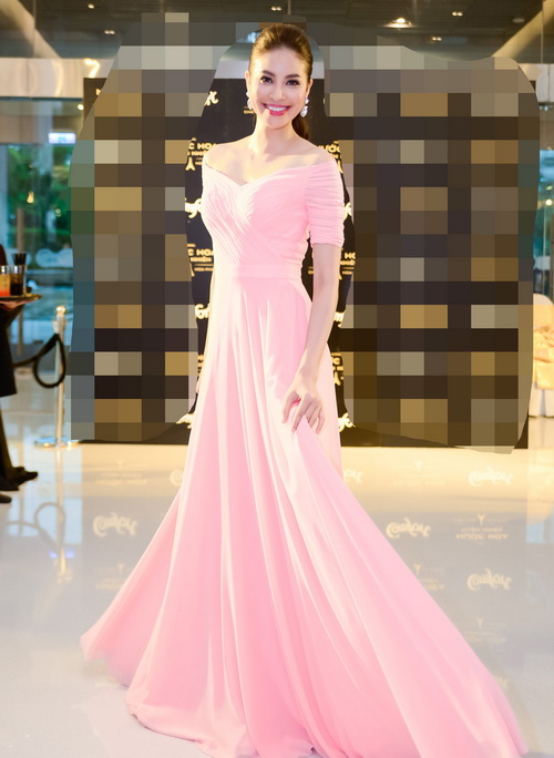 Chi Pu quot;chân ngắnquot; vẫn không quot;lu mờquot; cạnh Phạm Hương - 4