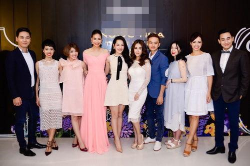 Chi Pu quot;chân ngắnquot; vẫn không quot;lu mờquot; cạnh Phạm Hương - 9