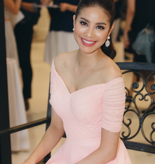 Chi Pu quot;chân ngắnquot; vẫn không quot;lu mờquot; cạnh Phạm Hương - 3