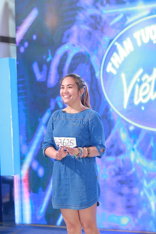 Cô quot;con dâu Việtquot; người Philippines bật khóc tại Vietnam Idol - 2