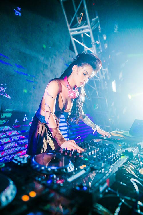 Dj Melo nóng bỏng, quot;nổi loạnquot; trong lễ hội âm nhạc - 3