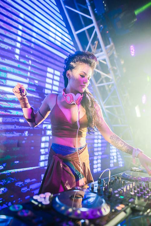 Dj Melo nóng bỏng, quot;nổi loạnquot; trong lễ hội âm nhạc - 4