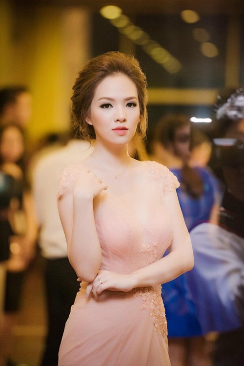 Những cô em gái xinh đẹp, tài năng của các MC truyền hình - 9