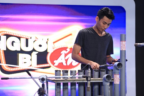 Người Bí Ẩn: Anh chàng hít tô vào bụng kéo xe chở 15 người - 5