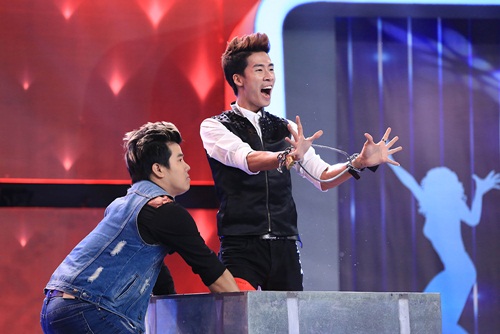 Người Bí Ẩn: Anh chàng hít tô vào bụng kéo xe chở 15 người - 8