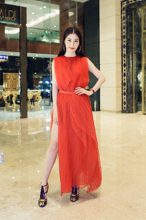 Diễm My 9X gây chú ý khi đeo đồng hồ 600 triệu đi sự kiện - 1