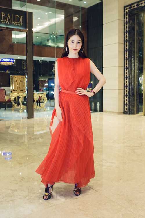 Diễm My 9X gây chú ý khi đeo đồng hồ 600 triệu đi sự kiện - 2