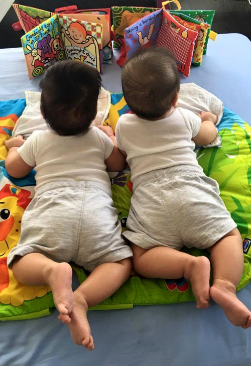 Ngắm cặp sinh đôi đẹp trai quot;y chang bốquot; của Lâm Chí Dĩnh - 3