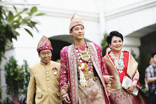 Ngưỡng mộ đám cưới quot;dátquot; vàng của tài tử Indonesia - 2
