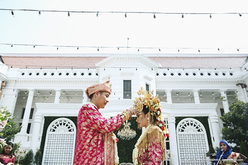 Ngưỡng mộ đám cưới quot;dátquot; vàng của tài tử Indonesia - 4