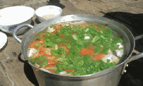 Vợ pha thuốc diệt cỏ vào canh cho chồng ăn - 1