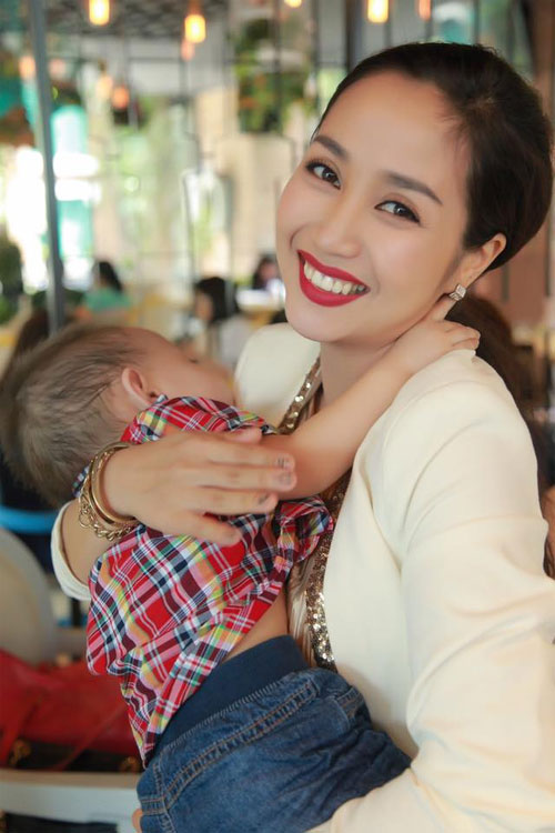 “Ghen tị” với thân hình nóng bỏng tuổi 50 của MC Kỳ Duyên - 12