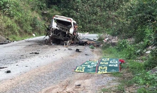 Nổ xe khách tại Lào, 8 người Việt tử vong - 1
