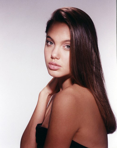 Admire Angelina Jolie's outstanding beauty at 15 years old - 4