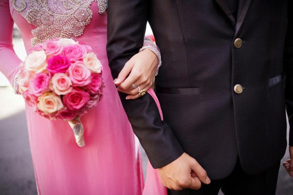 Lỡ có bầu, ngày cưới phải vào nhà trai bằng cửa sau
