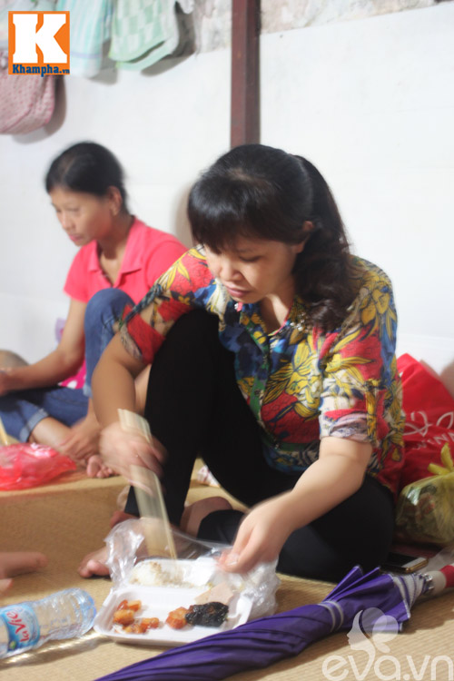 Gặp những bà mẹ “cắm chốt” chăm con trong viện ngày nắng - 7