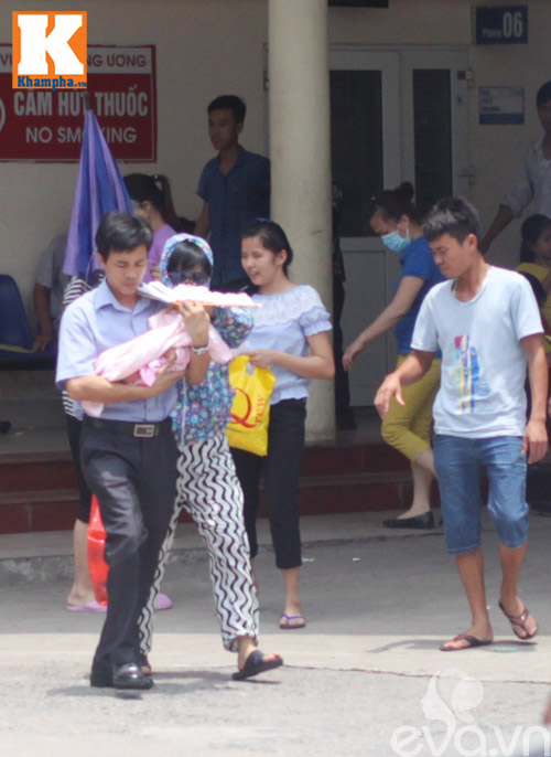 Gặp những bà mẹ “cắm chốt” chăm con trong viện ngày nắng - 4