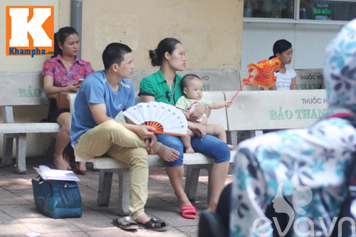 Gặp những bà mẹ “cắm chốt” chăm con trong viện ngày nắng - 3