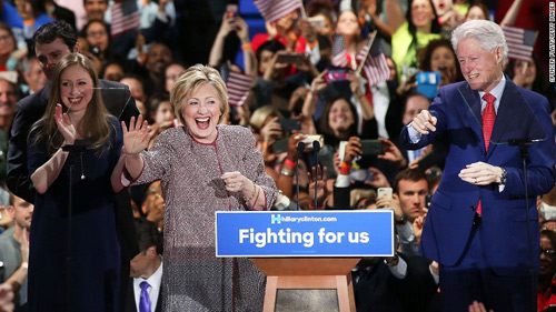 Những dấu mốc quan trọng trong cuộc đời ứng viên TT Mỹ Hillary Clinton - 14