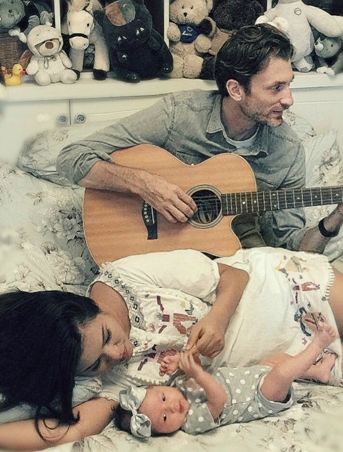 Phương Vy và chồng Tây hát bên con gái đáng yêu tựa thiên thần - 11