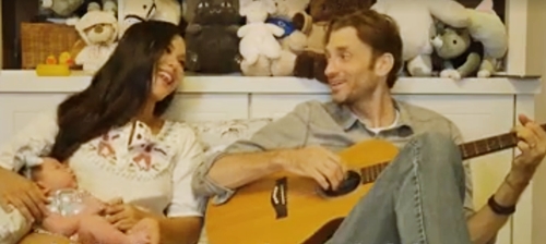 Phương Vy và chồng Tây hát bên con gái đáng yêu tựa thiên thần - 3