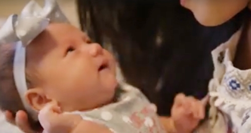 Phương Vy và chồng Tây hát bên con gái đáng yêu tựa thiên thần - 10