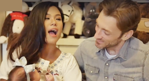 Phương Vy và chồng Tây hát bên con gái đáng yêu tựa thiên thần - 1