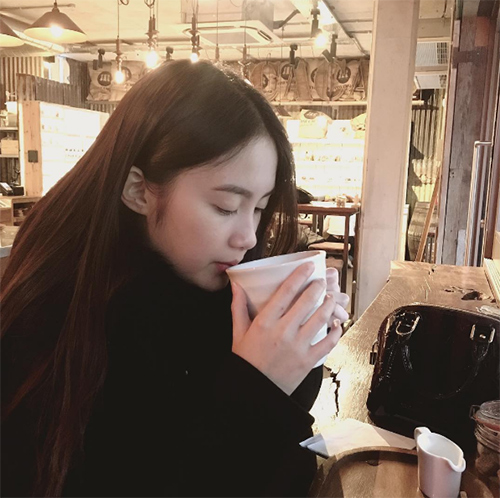 Bí mật sau vẻ đẹp không tì vết của hot girl gốc Việt số 1 tại Lào - 10