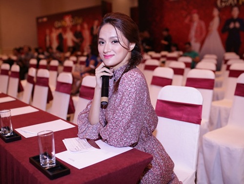 Gil Lê tóc xanh nổi bật gây chú ý bên cạnh Hương Giang Idol - 4