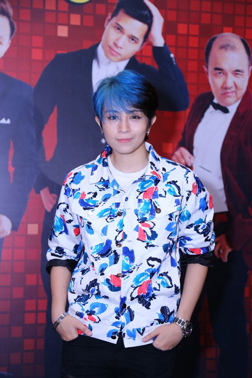 Gil Lê tóc xanh nổi bật gây chú ý bên cạnh Hương Giang Idol - 1